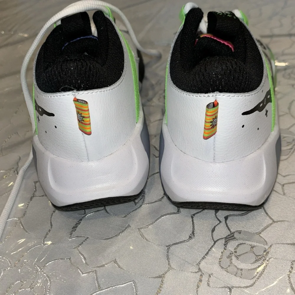 Brand new boys Nike zoom cross over sneakers size 6